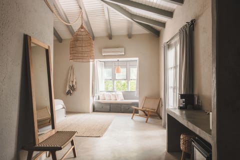 Corner Suite Room | Memory foam beds, in-room safe, desk, laptop workspace