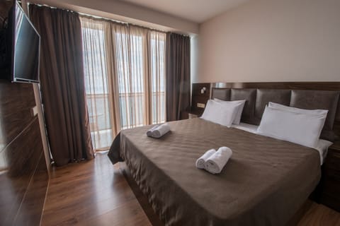 Deluxe Double Room, Sea View | Blackout drapes, soundproofing, iron/ironing board, bed sheets