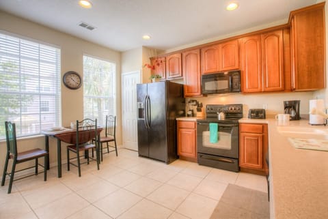 House (3 Bedrooms) | Private kitchen | Fridge, microwave, oven, stovetop