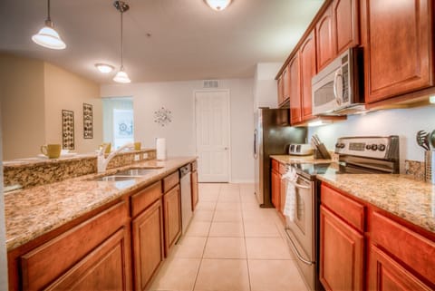 Apartment (3 Bedrooms) | Private kitchen | Fridge, microwave, stovetop, dishwasher