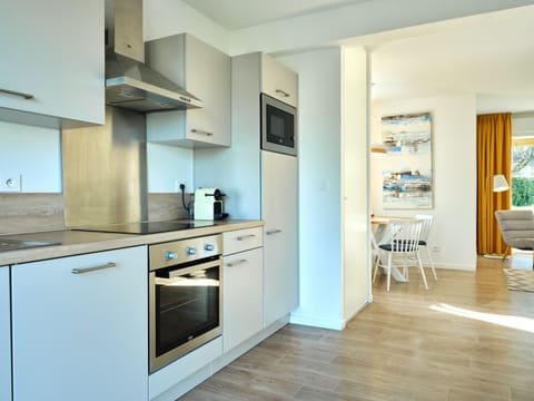 Luxury House, 2 Bedrooms (Saone) | Private kitchen | Full-size fridge, microwave, oven, stovetop