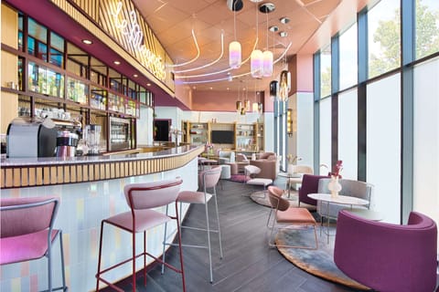 Cocktail bar