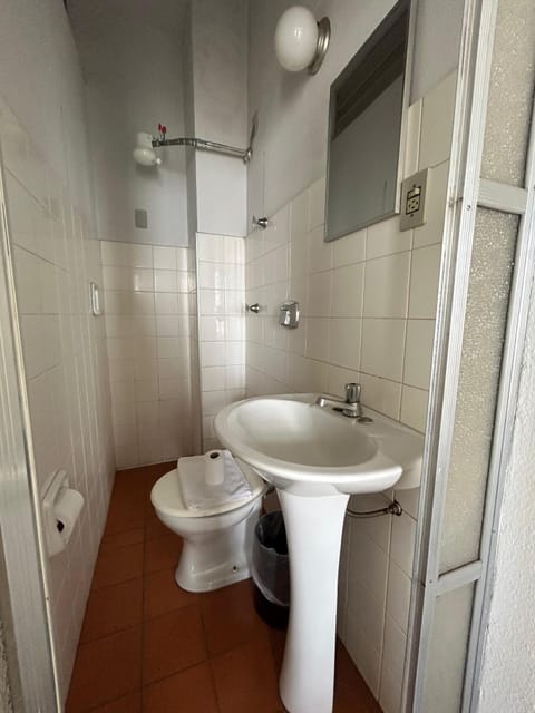 Triple Room - No TV | Bathroom