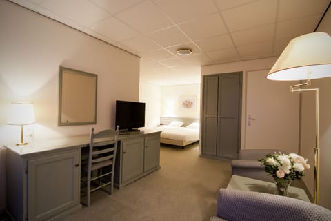 Deluxe Twin Room | Desk, blackout drapes, soundproofing, free WiFi