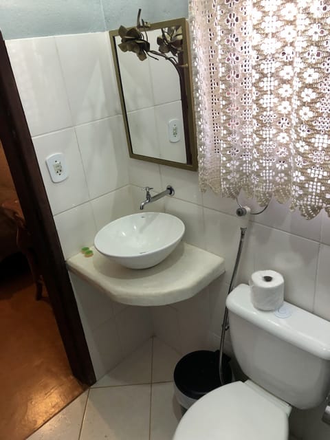 Gallery Loft | Bathroom | Shower, towels