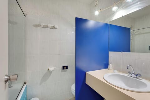 Economy Double Room | Bathroom | Hair dryer, towels