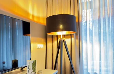 Comfort Double Room, Garden View | Hypo-allergenic bedding, memory foam beds, in-room safe, desk