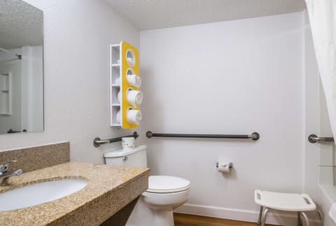 Standard Room, 1 Queen Bed, Accessible, Non Smoking | Accessible bathroom