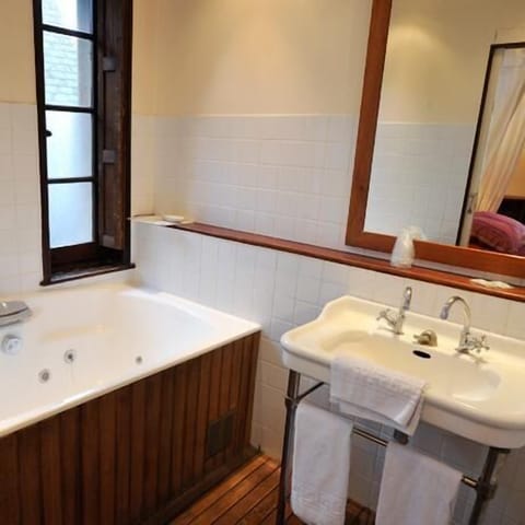 Double Room, Jetted Tub | Bathroom | Hair dryer, towels