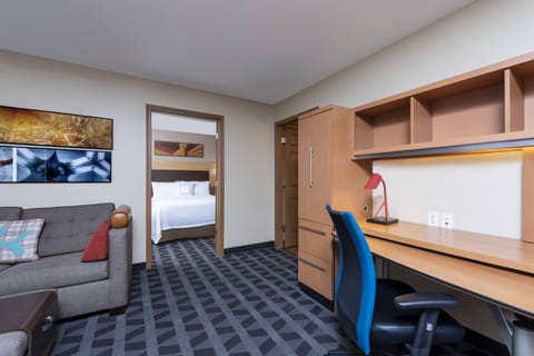 Suite, 1 Bedroom, Non Smoking | Premium bedding, pillowtop beds, desk, laptop workspace