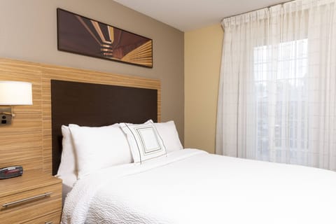 Suite, 2 Bedrooms, Non Smoking | Premium bedding, pillowtop beds, desk, laptop workspace