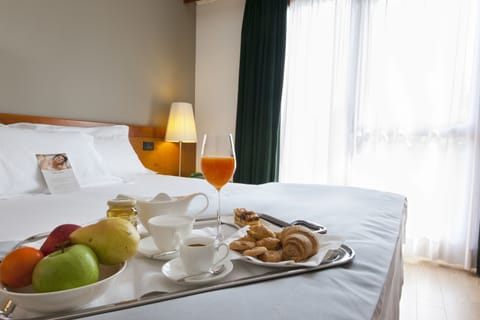 Down comforters, desk, blackout drapes, WiFi