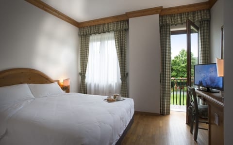 Double or Twin Room | Desk, free WiFi, bed sheets