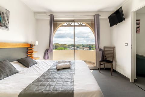 Deluxe Double Room | Desk, soundproofing, iron/ironing board, free WiFi