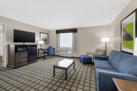 Suite, 1 King Bed, Non Smoking, Refrigerator & Microwave (with Sofabed) | Soundproofing, free WiFi, bed sheets