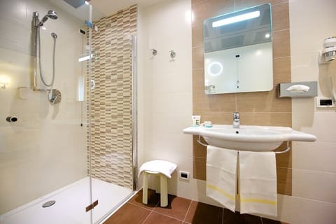 Deluxe Room, 1 Double Bed | Bathroom | Shower, eco-friendly toiletries, hair dryer, bidet