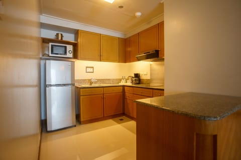 Two-Bedroom Executive | Private kitchen | Stovetop