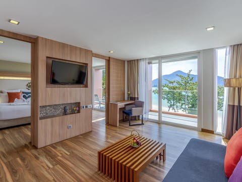 Suite, 1 King Bed (Ocean) | Minibar, in-room safe, desk, laptop workspace