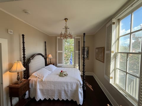 Suite | Iron/ironing board, free WiFi, bed sheets