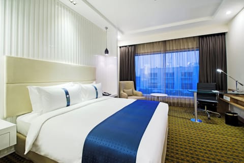 Premium bedding, minibar, in-room safe, desk