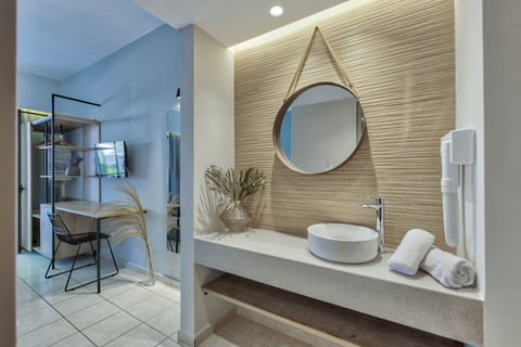 Premium Room, Pool View (Double/ Triple/ Quad) | Bathroom | Towels