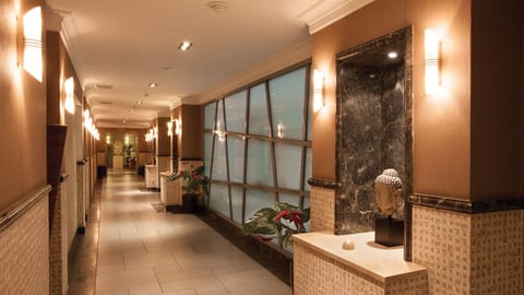 Couples treatment rooms, sauna, spa tub, steam room, Turkish bath