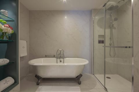 Penthouse, 2 Bedrooms, Garden View (Garden Wing) | Bathroom | Separate tub and shower, designer toiletries, hair dryer, bathrobes