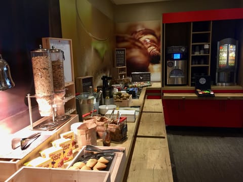 Daily buffet breakfast (EUR 13.90 per person)