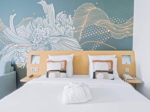 Executive Room, 1 Double Bed | Premium bedding, minibar, in-room safe, blackout drapes