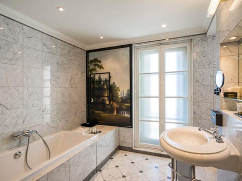 In-room safe, individually decorated, individually furnished, desk