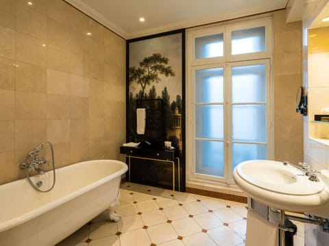 In-room safe, individually decorated, individually furnished, desk