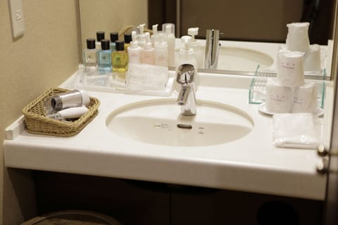 Standard Twin Room, Multiple View (No Bath-Room) | Bathroom sink