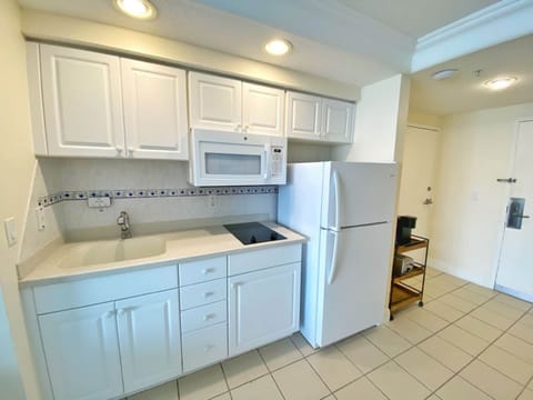 Panoramic Studio, 1 King Bed, Kitchen, Ocean View | Private kitchen | Fridge, microwave, stovetop, cookware/dishes/utensils