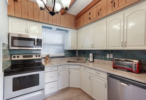 Villa, 2 Bedrooms | Private kitchen