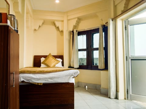 Ekaant Kashi  | 1 bedroom, premium bedding, rollaway beds, free WiFi