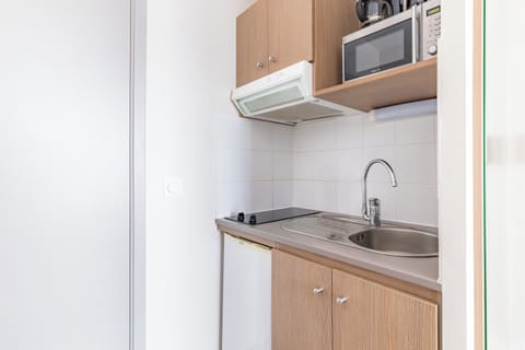 Studio (Double) | Private kitchen | Fridge, microwave, stovetop, dishwasher