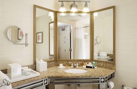 Combined shower/tub, designer toiletries, hair dryer, towels