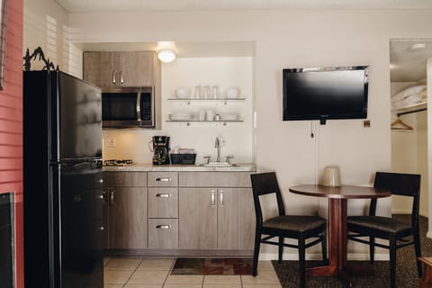 Family Suite, 1 Bedroom | Private kitchenette | Mini-fridge, microwave, coffee/tea maker
