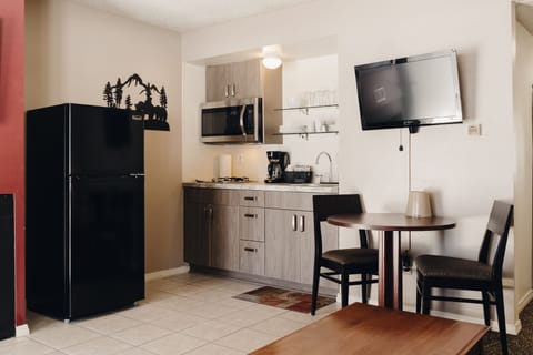 Family Suite, 1 Bedroom | Private kitchen | Mini-fridge, microwave, coffee/tea maker