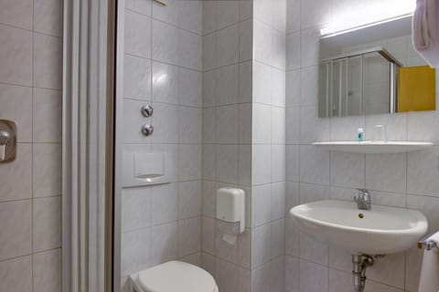 Economy Single Room, 1 Twin Bed | Bathroom | Shower, eco-friendly toiletries, hair dryer, towels