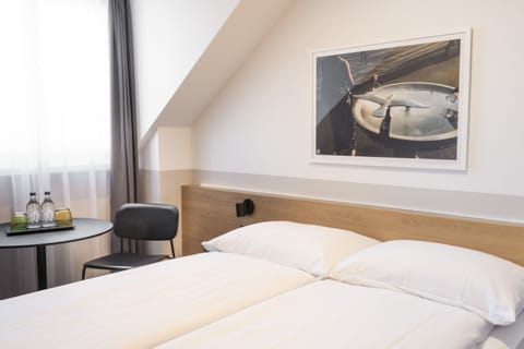 Double Room | Premium bedding, down comforters, in-room safe, laptop workspace