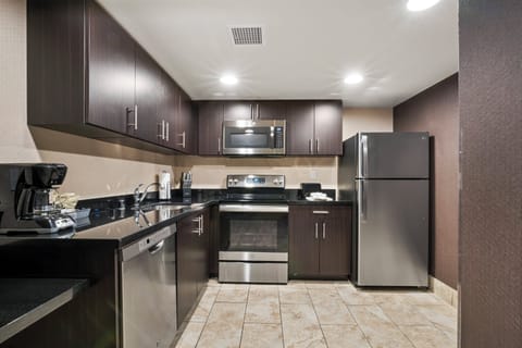 Suite, 1 Queen Bed, Multiple View | Private kitchen | Fridge, microwave, stovetop, coffee/tea maker