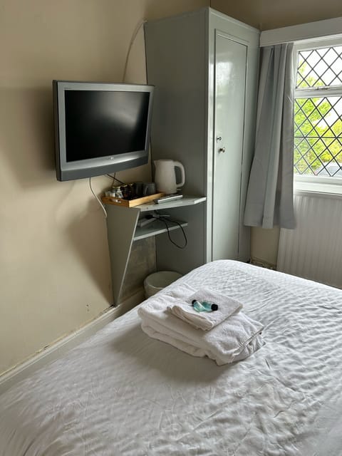 Basic Double Room, Shared Bathroom (with Shower Only) | 1 bedroom