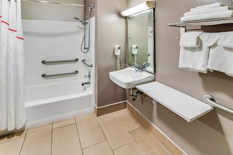 Standard Room, 1 King Bed, Accessible, Non Smoking | Bathroom | Combined shower/tub, hair dryer, towels