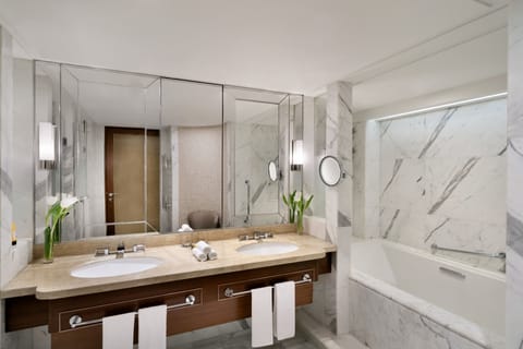 Suite (Specialty) | Bathroom | Separate tub and shower, deep soaking tub, rainfall showerhead