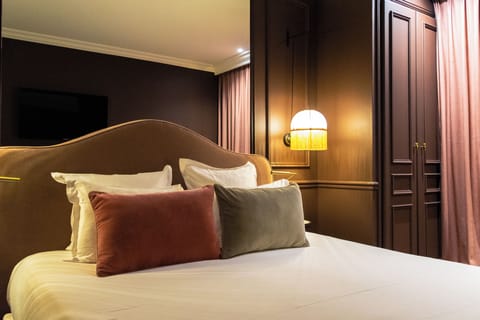 (Rénovée) Chambre affaires - sur cour | Egyptian cotton sheets, premium bedding, minibar, in-room safe