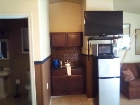 Fridge, microwave, coffee/tea maker