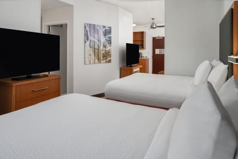 Premium bedding, in-room safe, desk, laptop workspace