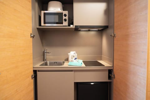 Coffee/tea maker, electric kettle