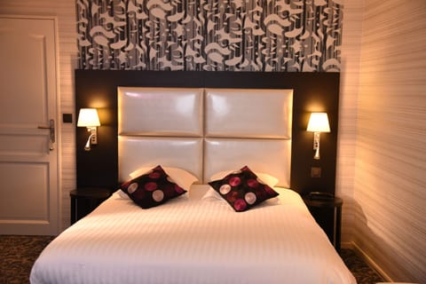 Suite | Premium bedding, desk, soundproofing, iron/ironing board